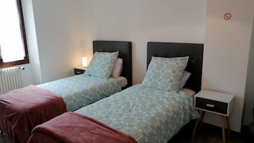 3 slaapkamers, een strijkplank/strijkijzer, gratis wifi, beddengoed