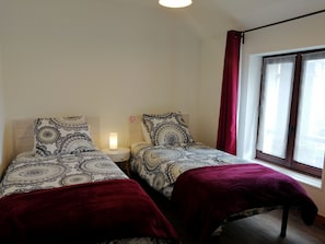3 bedrooms, iron/ironing board, free WiFi, bed sheets