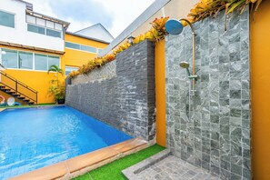 Kolam renang outdoor