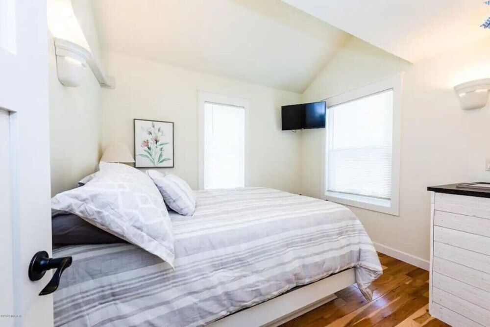 Entire cottage in Coloma, Michigan, United States Paw Paw Lake Vrbo