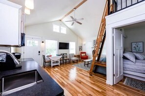 1 habitación, escritorio, tabla de planchar con plancha y wifi gratis 