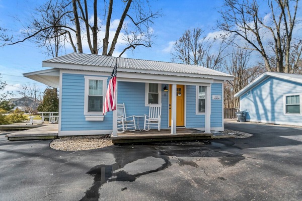 Herons Nest “Huron” Cottage Sleeps 4