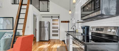 Refrigerador, microondas, horno, placa de cocina