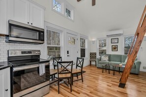 Interior - Heron's Nest I Paw Paw Lake Cottages I Ontario #4 (Coloma)