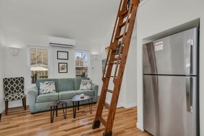 Interior - Heron's Nest I Paw Paw Lake Cottages I Ontario #4 (Coloma)