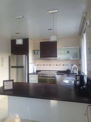 Microwave, oven, cookware/dishes/utensils - México City Luxory Apartment for 6. (Ciudad de México)