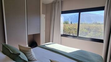1 habitación, ropa de cama de alta calidad, cubrecamas y minibar