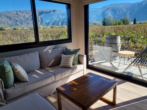 Deluxe Room, Balcony, Mountain View | Living area | Flat-screen TV - El Porvenir Wine Lodge (Cafayate)