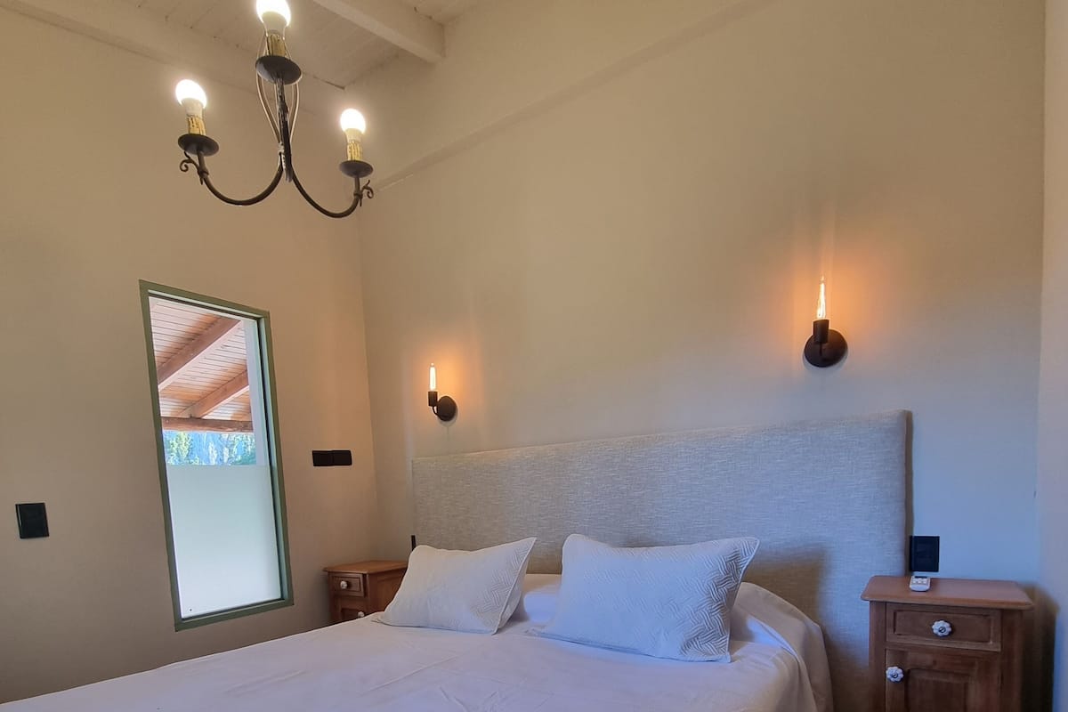 1 chambre, literie de qualité, couette en duvet, minibar