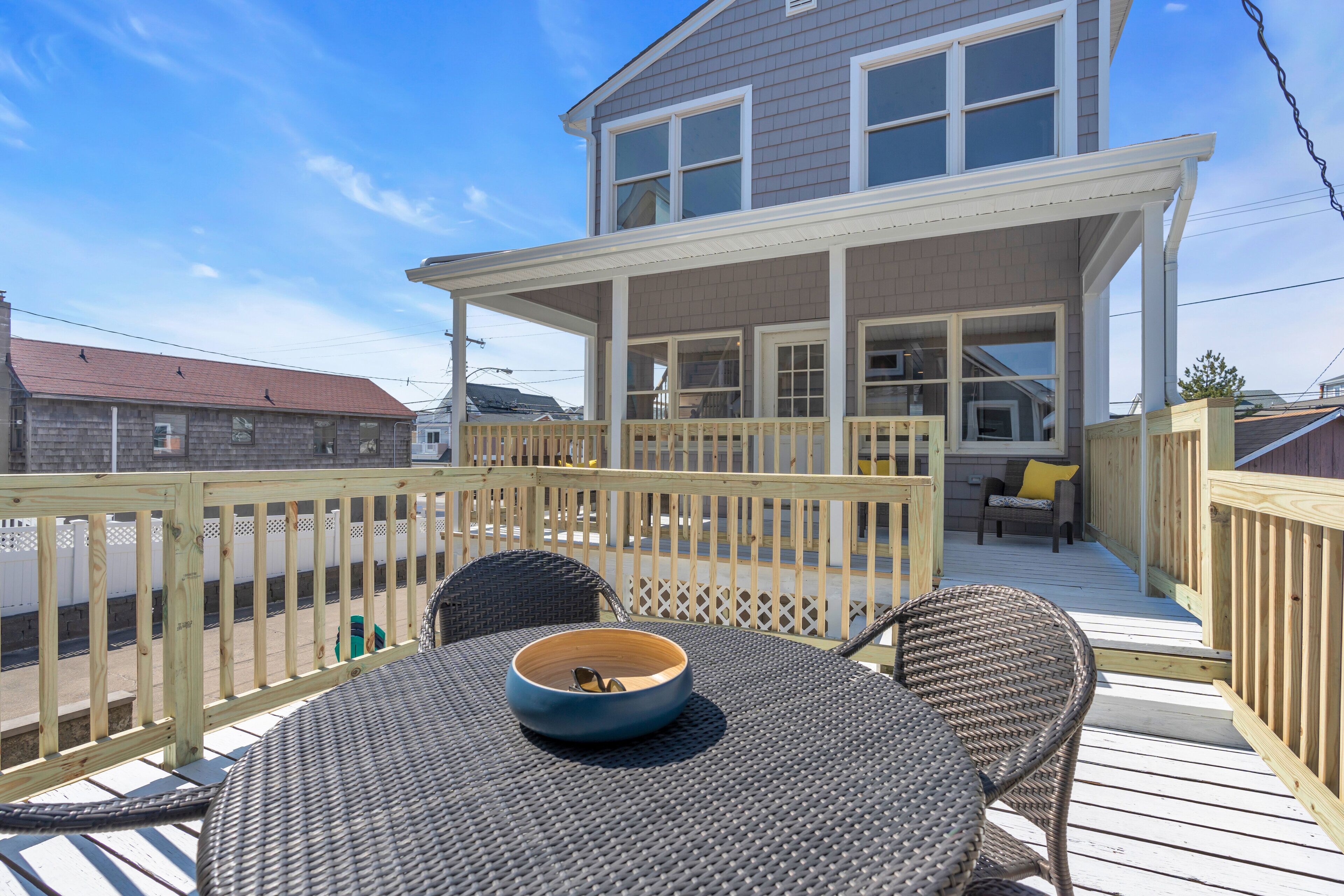 Manasquan BeachSide Back House 50 ft to Beach - Completely Updated