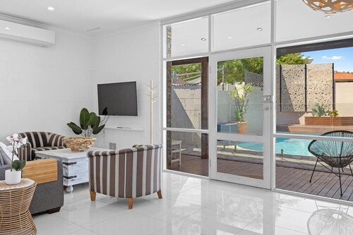 Maylands Coastal Vibe by Home2BnB