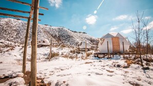 A snowy landscape with geodesic dome cabins. - Domos Andinos HostCamp  (Potrerillos)