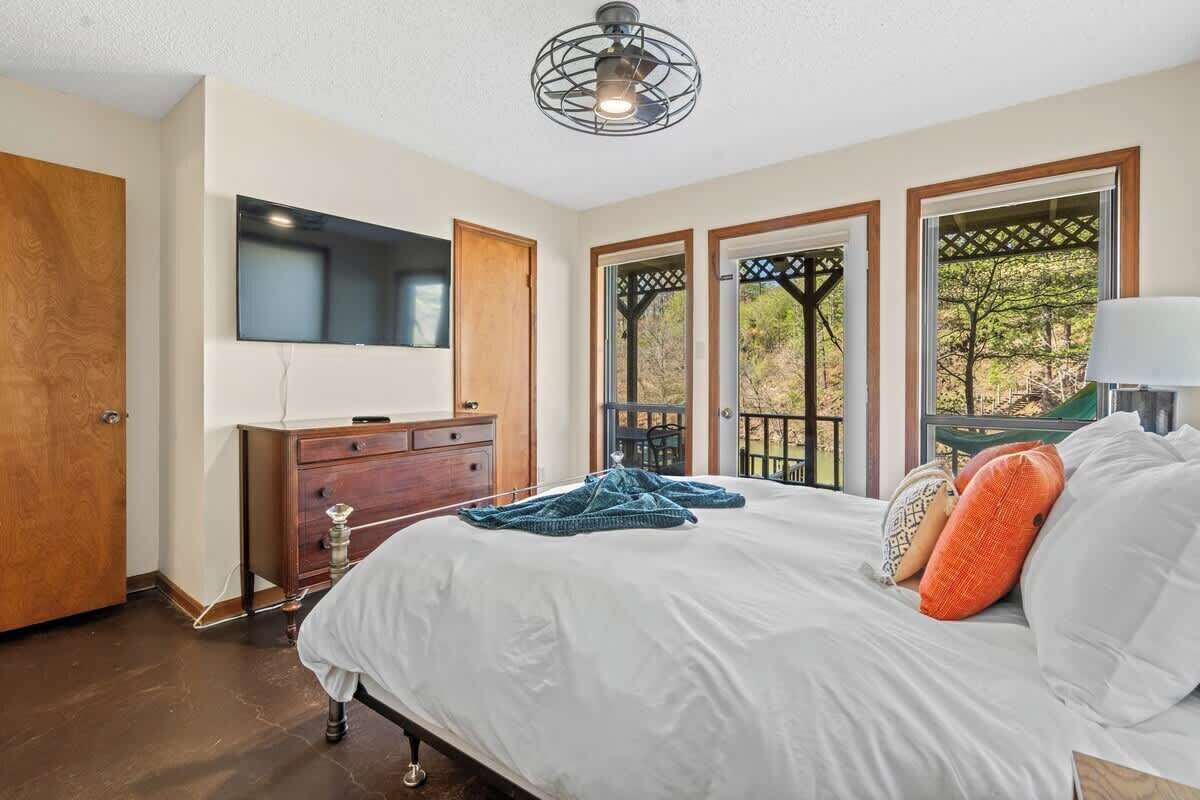 4 dormitorios, tabla de planchar con plancha, wifi y ropa de cama