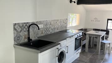 Refrigerador, microondas, horno y parrilla de estufa