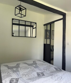 2 chambres, fer et planche à repasser, lit de bébé portatif, Wi-Fi