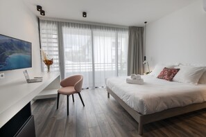Apartment, City View | 1 bedroom, premium bedding, in-room safe, individually decorated - Clos de la Rivière (Saint-Denis)