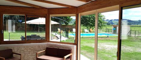 المنشأة من الداخل