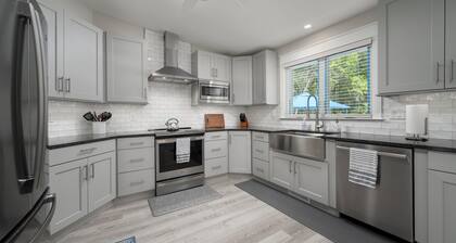 UNIQUE! PRIVATE POOL, HOT TUB-BBALL, PICKLEBALL, BOCCE COURTS! Rehoboth Bch