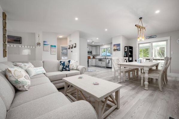 Smart TV, chimenea y tenis de mesa