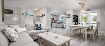 UNIQUE!  PRIVATE POOL, HOT TUB-BBALL, PICKLEBALL, BOCCE COURTS!  Rehoboth Bch