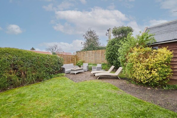 المنطقة المحيطة بالمنشأة