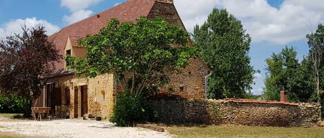 المنشأة من الخارج