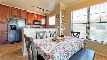 Condo, 3 Bedrooms | Dining