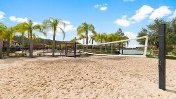 House, 6 Bedrooms | Sport court