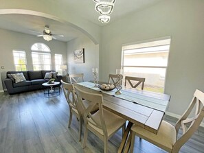 Maison, 4 chambres | Restauration