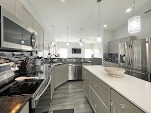 Casa, 4 quartos | Cozinha privada | Fogão, cooktop, torradeira, talheres/pratos/utensílios de cozinha