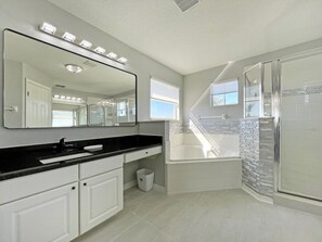 House, 4 Bedrooms | Bathroom | Free toiletries - Paradise Point 4 Bedroom Home by RedAwning (Davenport)