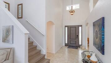 House, 5 Bedrooms | Interior