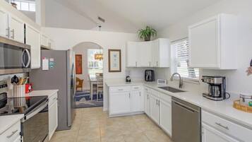 Casa, 5 habitaciones | Cocina privada