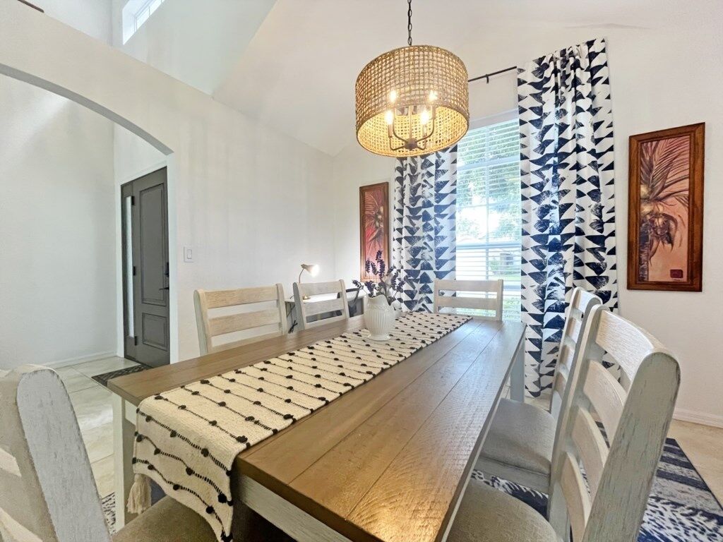 House, 5 Bedrooms | Dining