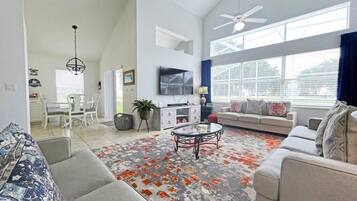 Casa, 5 habitaciones | Área de sala de estar