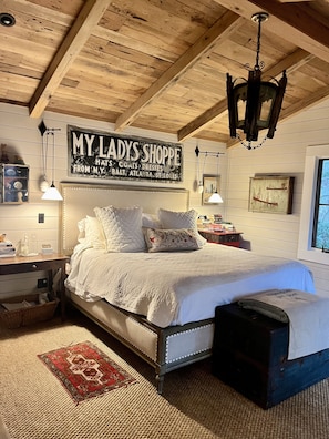5 bedrooms, iron/ironing board, WiFi, bed sheets