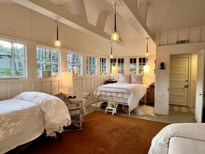 5 habitaciones, tabla de planchar con plancha, wifi y ropa de cama 