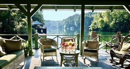 Luxury Lake Rabun Cabin - restored lakefront w/ stunning views fr/every room!