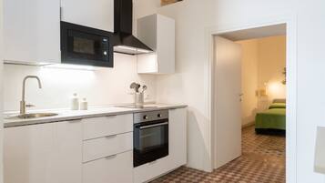 Kühlschrank, Mikrowelle, Ofen, Wasserkocher