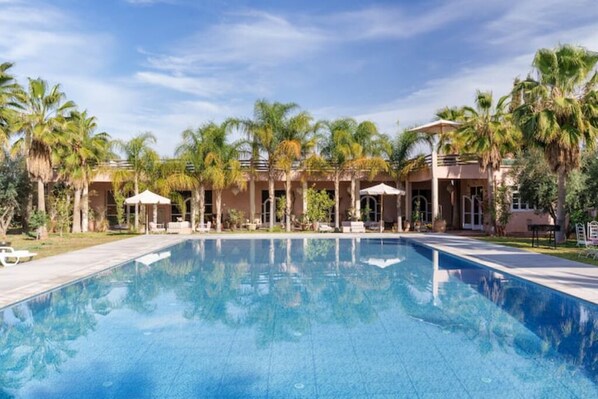 Outdoor pool - Luxe & Nature : Proche Marrakech, Ourzazate, Atlas (Ouled Rahou)