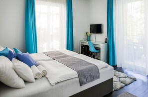 Superior Double Room | In-room safe, desk, laptop workspace, blackout drapes - Hotel Csopak Resort & Lake (Csopak)