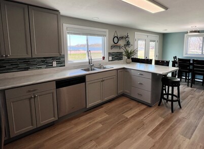 Skeet's Retreat: Lake Herman's Hidden Gem of Adventure and Relaxation! Sleeps 8