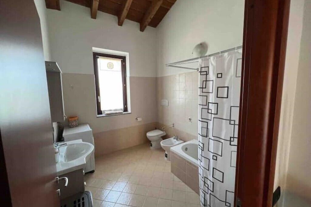 Haartrockner, Bidet, Handtücher, Seife
