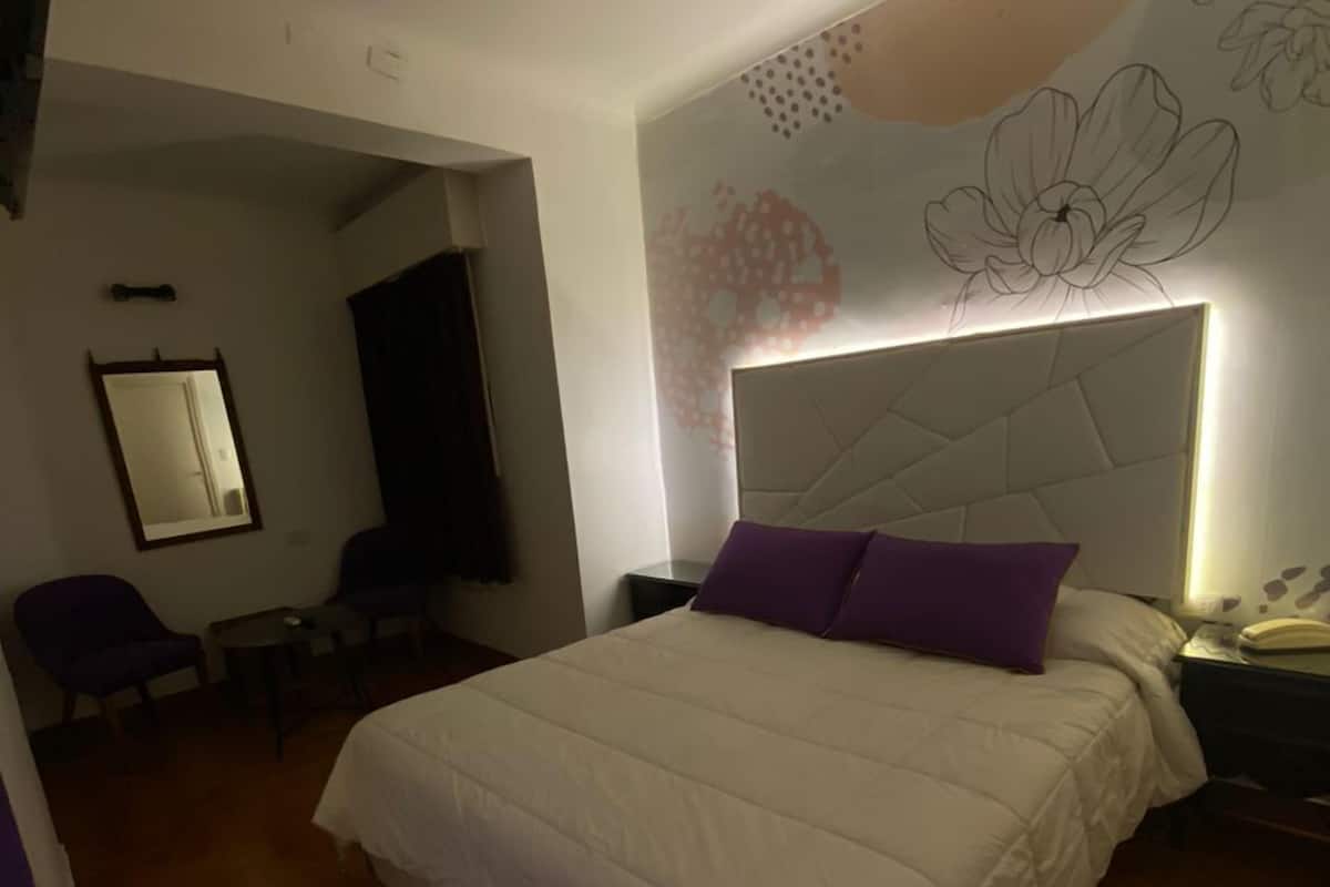 In-room safe, desk, free WiFi
