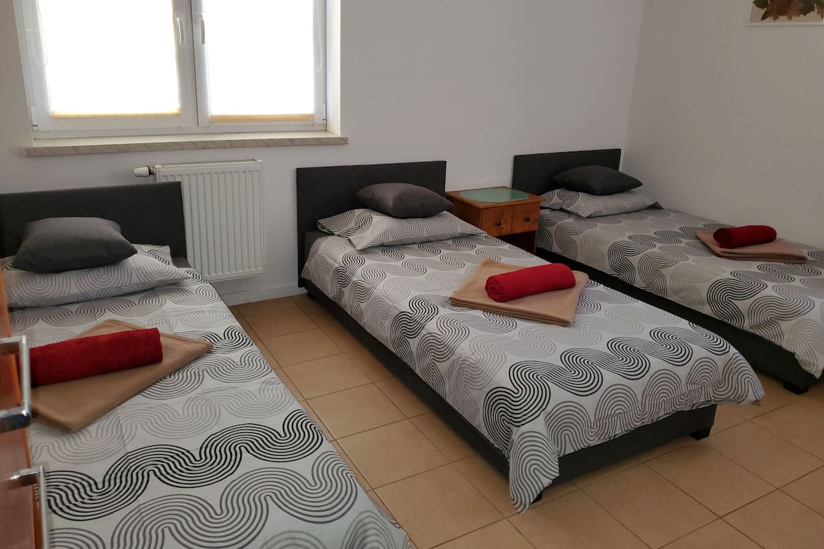 Family Room, Park View (5) | 1 bedroom, blackout drapes, iron/ironing board, bed sheets