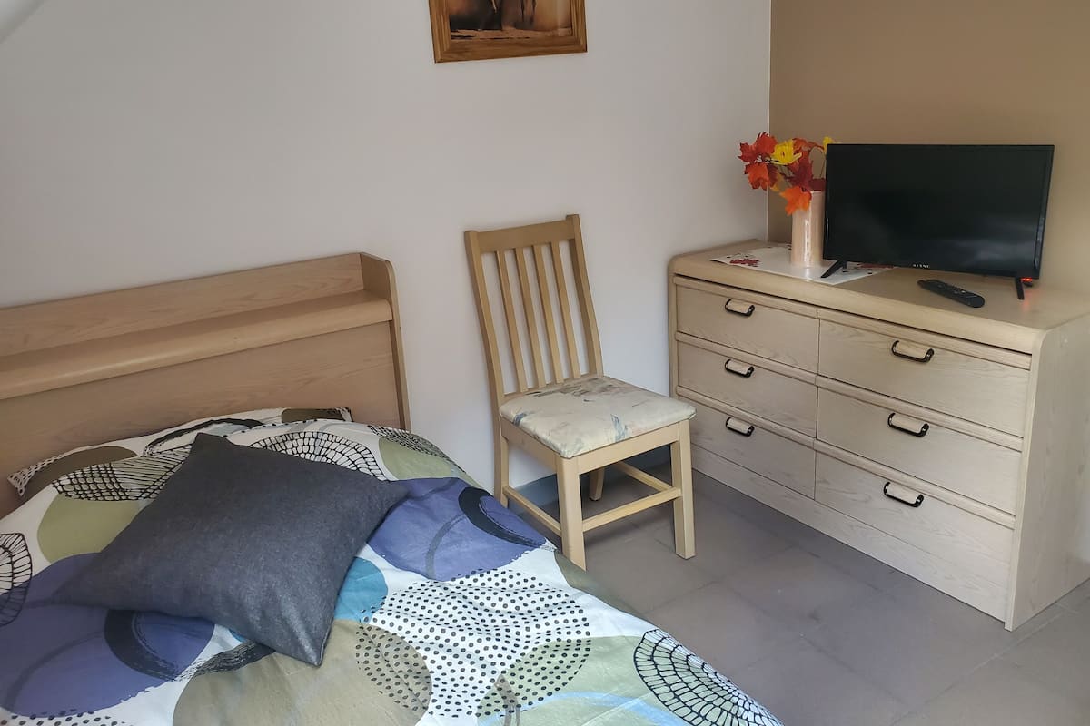Classic Single Room, Garden View (4) | 1 bedroom, blackout drapes, iron/ironing board, bed sheets
