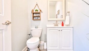 Shower, hair dryer, toilet paper - Beach House 150ft to the beach, Peloton, 10 mins to AC, (Brigantine)