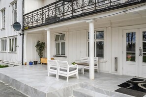 Front of property - Herregårdshuset AS (Ullensaker)