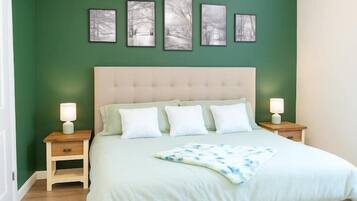 4 bedrooms, iron/ironing board, WiFi, bed sheets