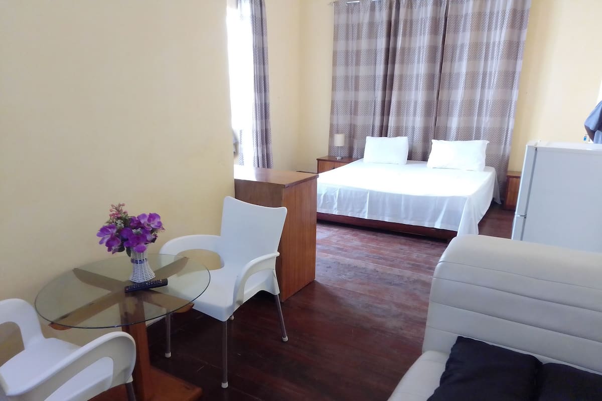 Basic Double Room | Meja, Wi-fi percuma, cadar katil